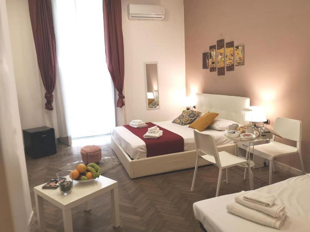 Bed and Breakfast Domus Luigi Leone 2 à Naples Extérieur photo